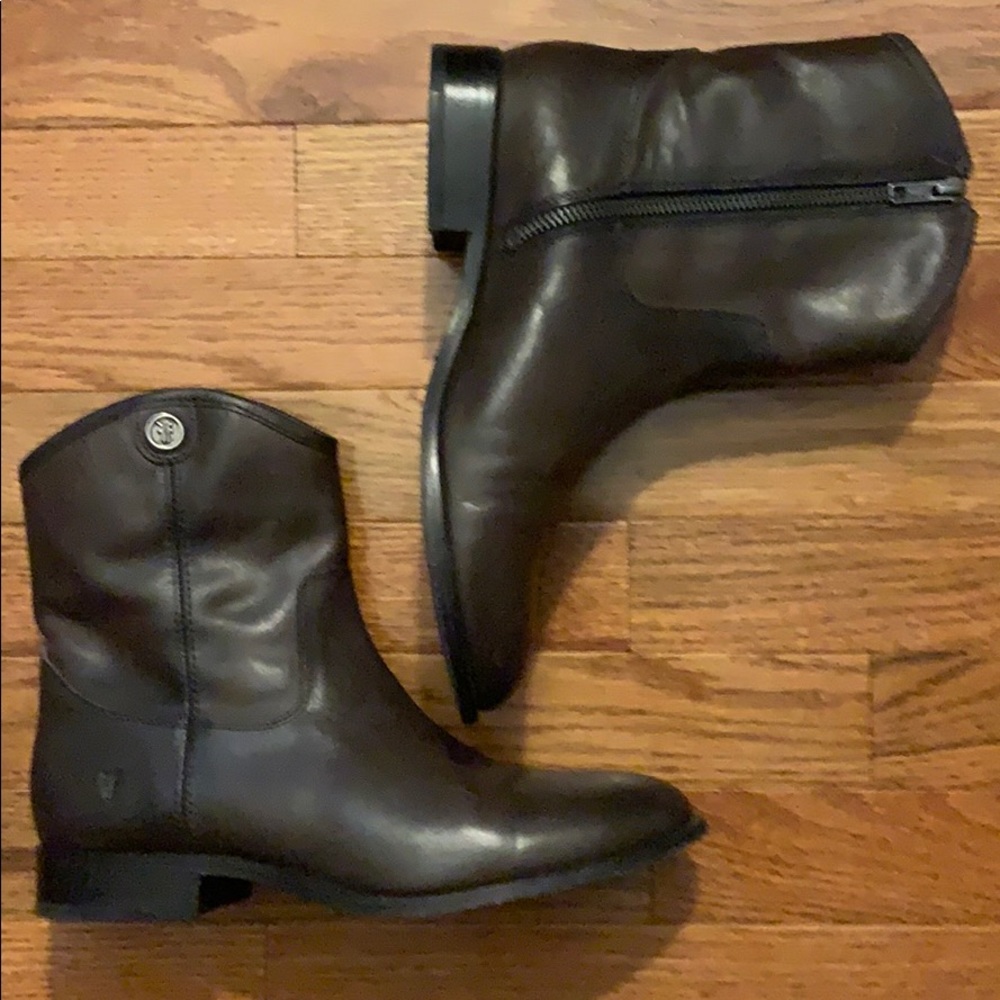 Frye Melissa Button Short 2 Boots